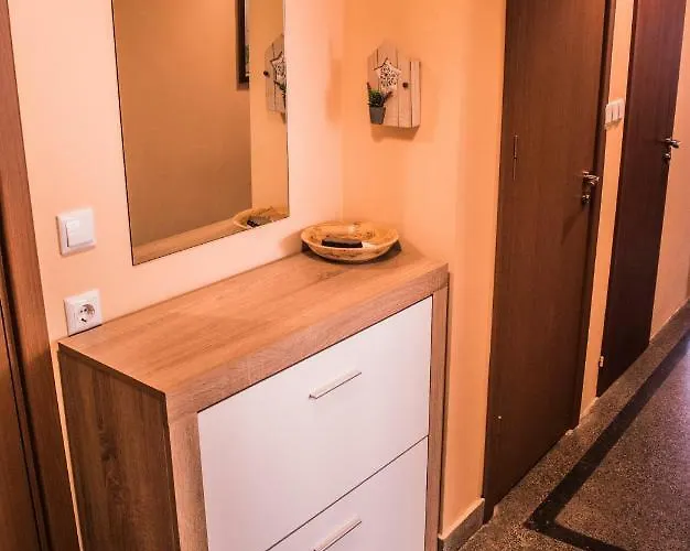 Privatunterkunft Two Bedroom Downtown Ivanovi Warna