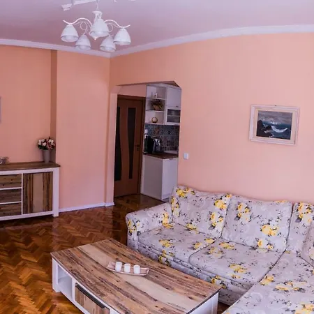 Two Bedroom Downtown Ivanovi Проживание в семье Варна