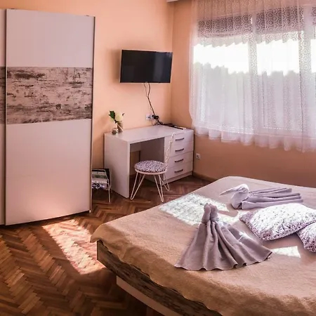 Two Bedroom Downtown Ivanovi Séjour chez l'habitant