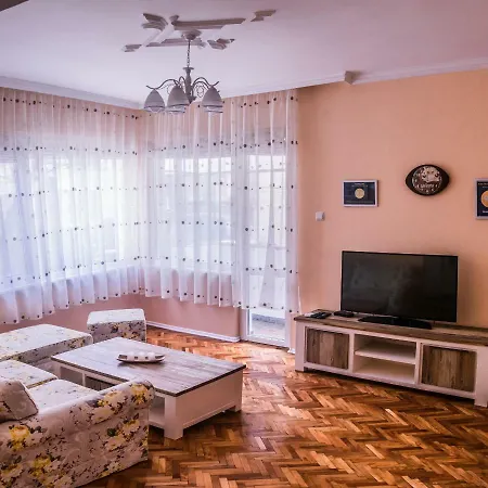 Проживание в семье Two Bedroom Downtown Ivanovi *
