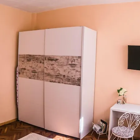 Privatunterkunft Two Bedroom Downtown Ivanovi Warna