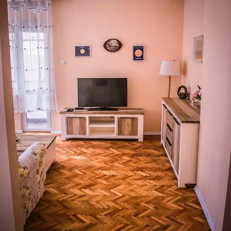 Проживание в семье Two Bedroom Downtown Ivanovi *