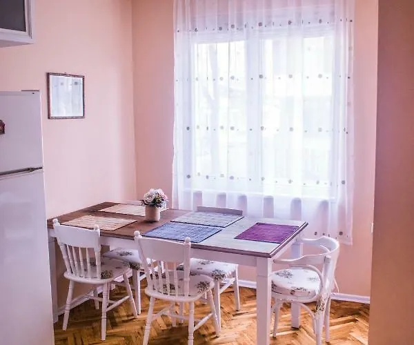 Two Bedroom Downtown Ivanovi Варна